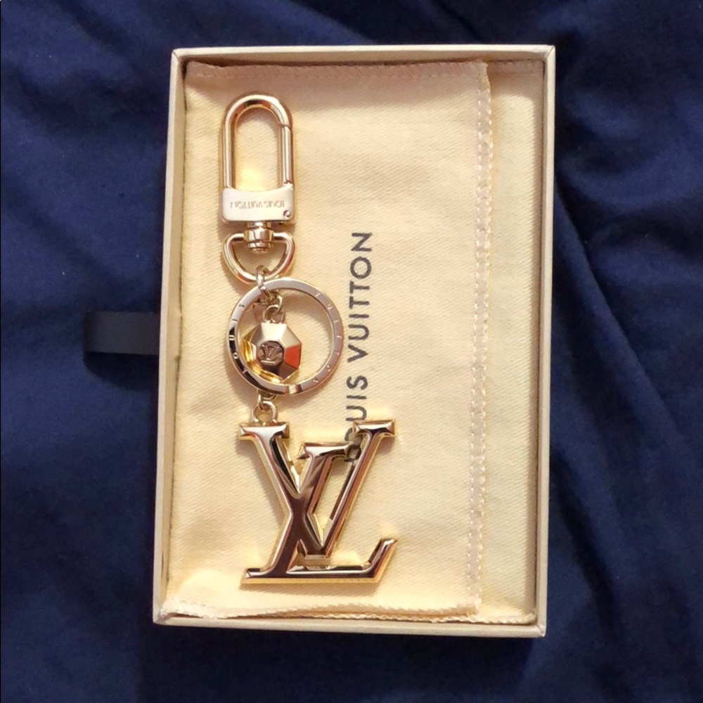 LV FACETTES BAG CHARM & KEY HOLDER